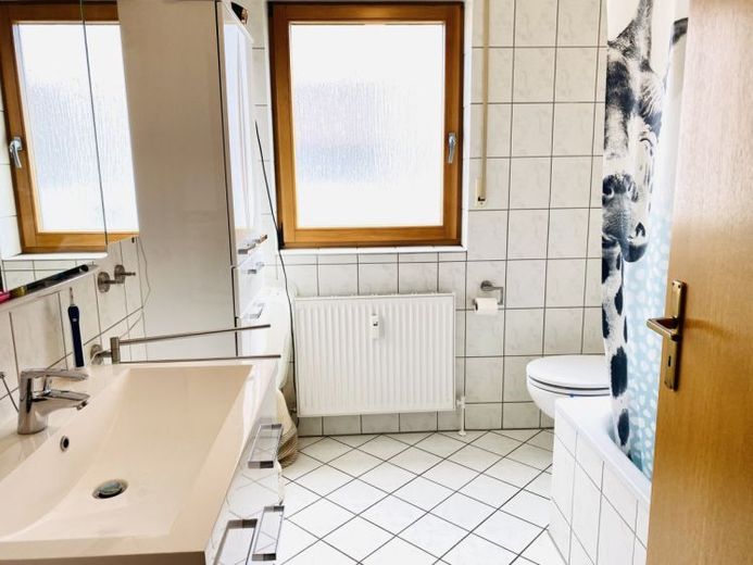 Solide vermietete Wohnung in kleiner Eigentümergemeinschaft – Photo 1
