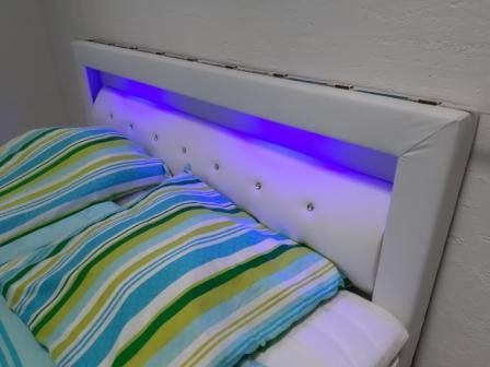 ***Traumhaftes Haus mit Whirlpool zwischen Köln und Bonn – Wohnen – Beleuchtung Boxspringbett