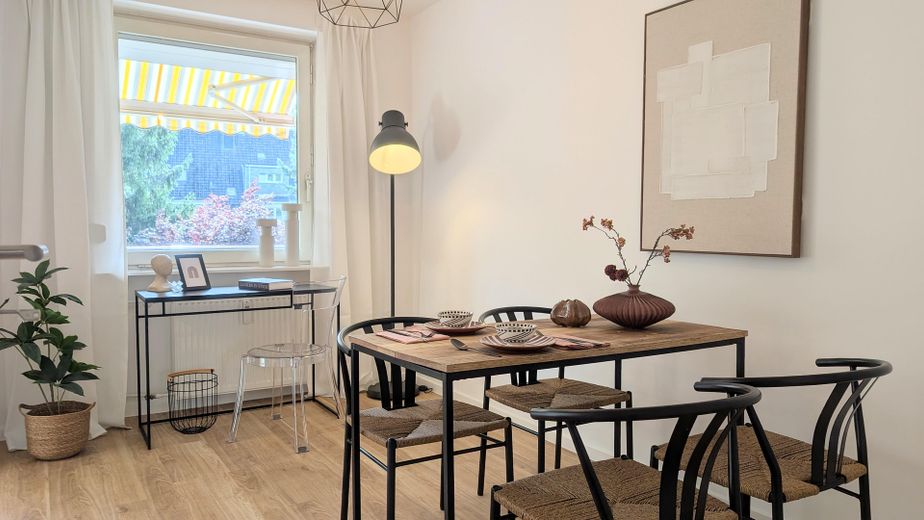 Licht 3-kamerappartement, volledig gerenoveerd, met balkon bij het stadspark en parkeerplaats in de ondergrondse garage – Esszimmer / Büro