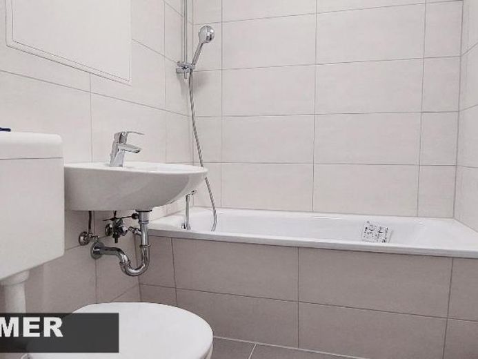 große 5 Zimmer mit Balkon frisch saniert – Foto 1