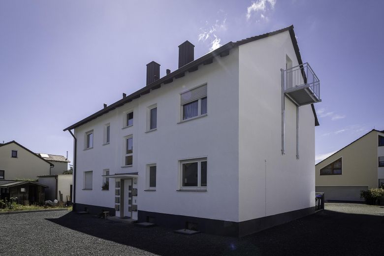 *Provisionsfrei**Neuwertig**Balkon**Klimaanlage**Dachgeschosswohnung 2. Obergeschoss Niederwerrn* – Hofansicht
