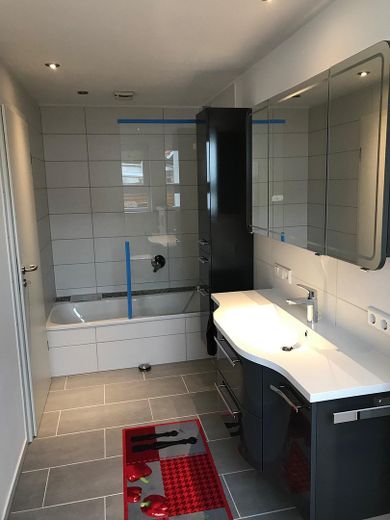 Haus 1 Bad Wanne und Dusche EG