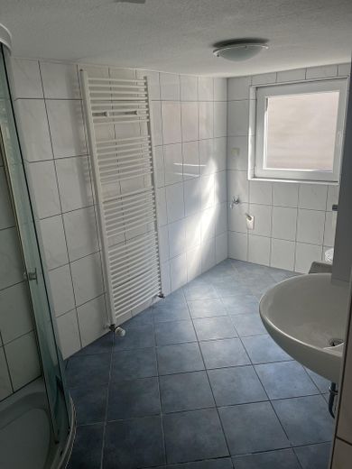 Einfamilienhaus mit 86 m² Wohnfläche in Rodgau + Bauplatz – Badezimmer