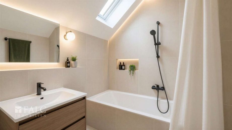 Charmante Maisonette-Wohnung mit sonniger Loggia &amp; Stellplatz – Badezimmer KI generiert