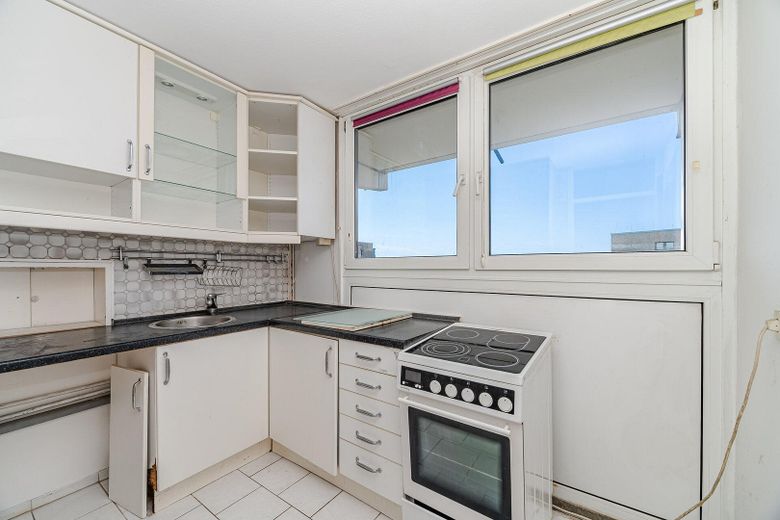 Bezugsfreie 3-Zimmer-Wohnung im 13. Obergeschoss mit zwei Balkonen und Alpenblick – Foto 14