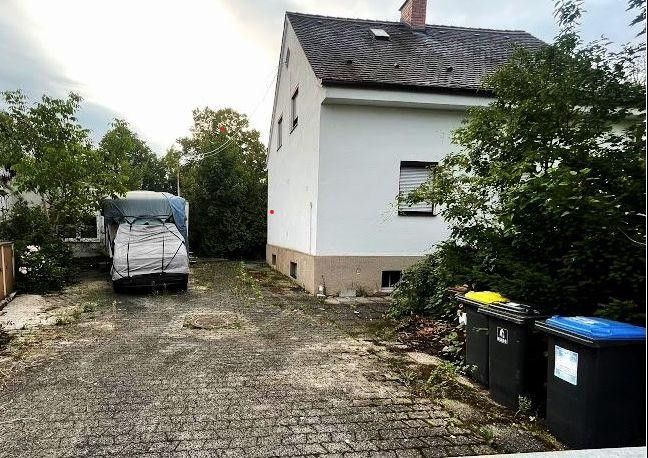 VON PRIVAT - Baugrundstück mit Altbestand in Dachau-Mitte – Stellplätze Nordseite