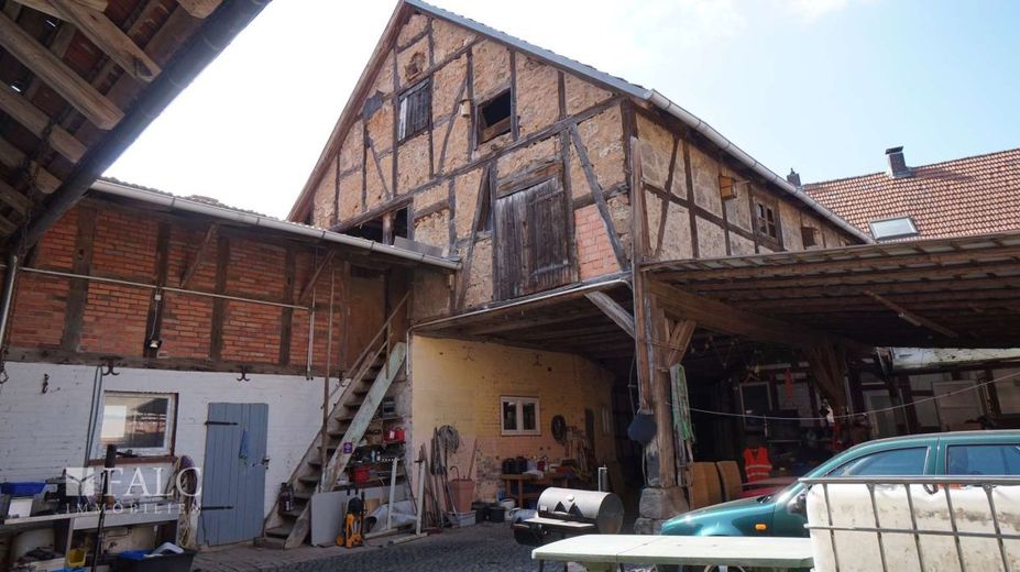 Komplette saniert 300 m² Fachwerkhaus und ca. 2.800 m² Grundstück – Hinterhof