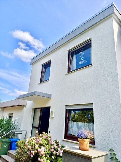 Direkt v. Eigentümer: Gemütliches Reihenendhaus mit Garten in bester Waldrandlage von Trautheim – Außenansicht