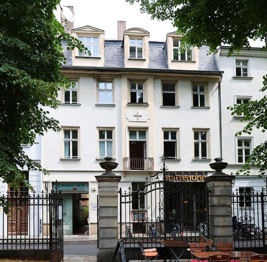 Complesso storico residenziale e commerciale con guest house a Berlin-Mitte – Sophienstraße – Vorderhaus Straßenansicht