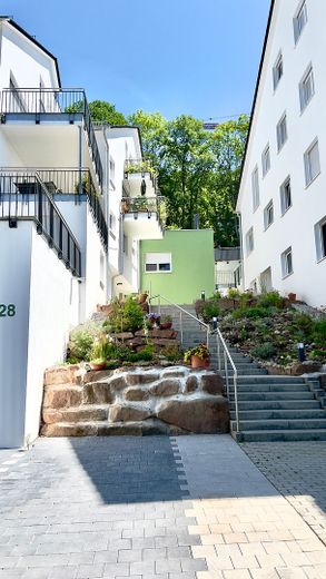 Exklusive 4,5-Zimmer-Wohnung 2 Balkone und EBK – Treppenaufgang