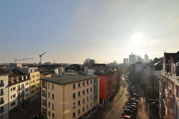 Bienvenue dans le Nordend ! Appartement de 2 pièces avec terrasse commune sur le toit