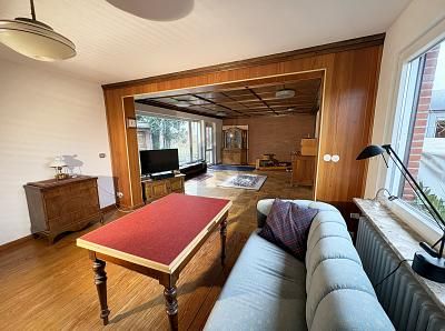 ATTRACTIVE LOCATION AND LOTS OF SPACE – 1776177712_2d86b8.jpg