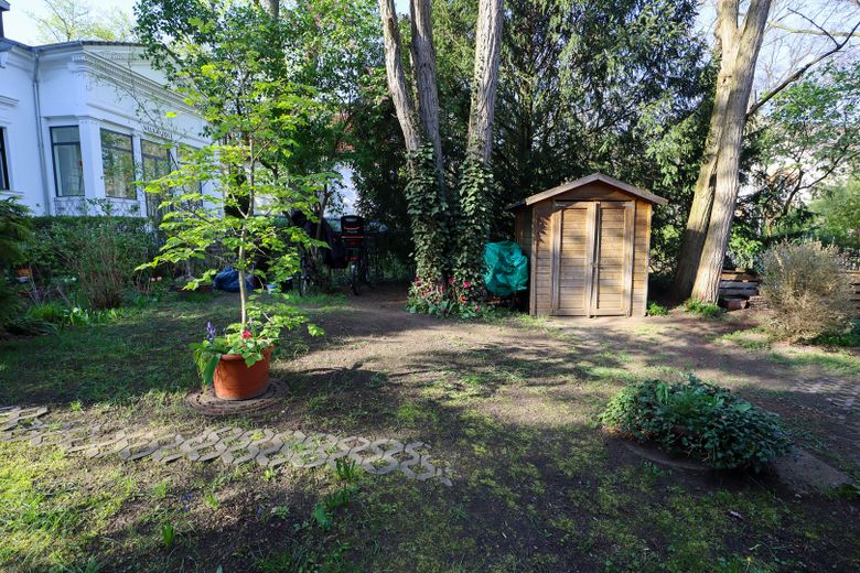 Maisonette-Perle in Stadtvilla – Garten vorne