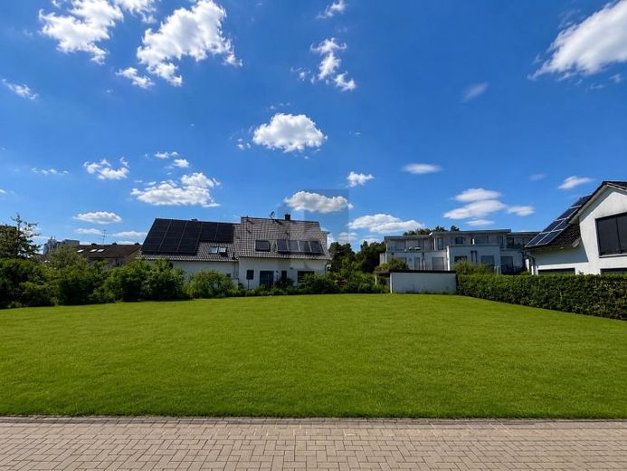 VIEL PLATZ FÜR HAUS, GARTEN UND WOHNTRÄUME – Foto 1