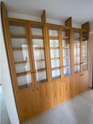 Appartamento moderno di 3 locali con due balconi e nuova cucina componibile – Einbauschrank im Flur