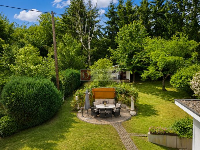 Top!! Modernes Designer-Einfamilienhaus mit Einliegerwohnung, Klimaanlage und Sauna – Gartenansicht von oben