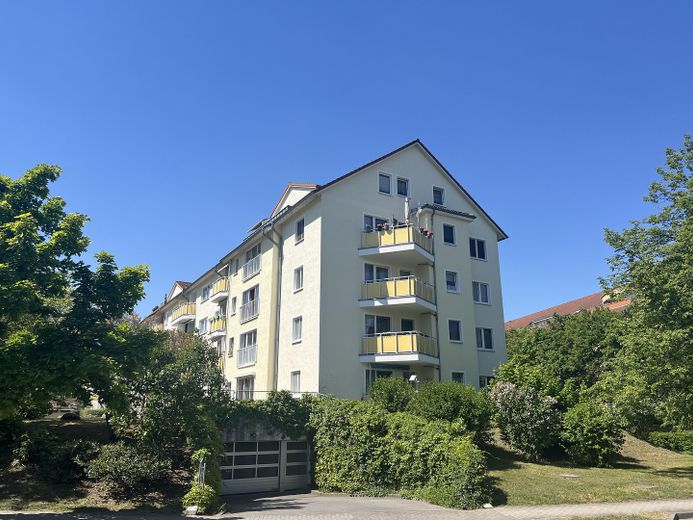 geräumige 3 Zimmer Wohnung mit Balkon und TG – Wohnhaus Außen