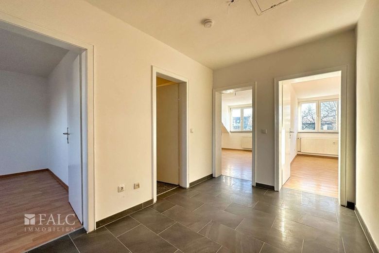 Dachgeschosswohnung mit Stellplatz in ruhiger Lage von Köln-Lövenich – Flur