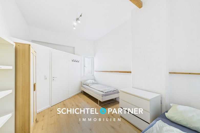 Lindenhof | Geräumiges Reihenmittelhaus Nähe Waterfront mit Ausbaupotenzial – S&amp;P | Schlafzimmer