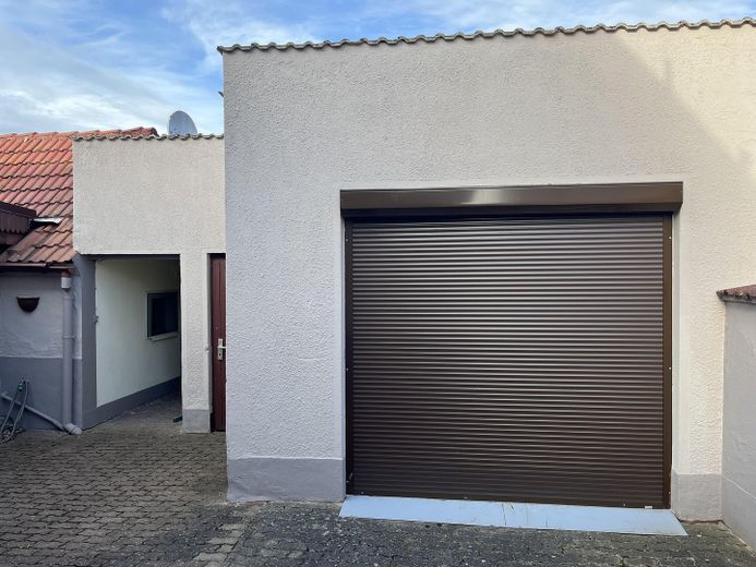 Garageneinfahrt (Rolltor)