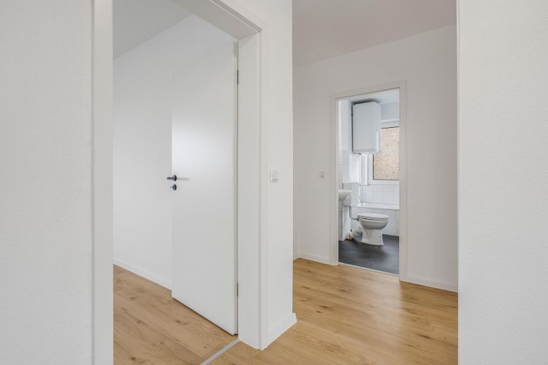 Frisch renovierte 3-Zimmer-Wohnung mit Balkon und Aufzug – sofort einziehen, provisionsfrei – Foto 8