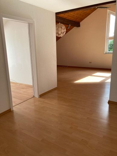 Helle 2,5-Zi.-Dachgeschosswohnung m. Fußbodenheizung, Inkl. Stellplatz in Holzwickede – Flur