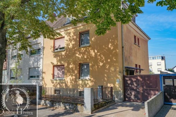 Casa de 3 familias en Ludwigshafen-Oppau | 3 viviendas, 3 garajes y potencial de desarrollo