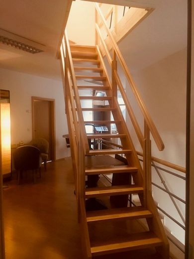 Autarke Business-Residenz NRW in Autobahnnähe: Wo Innovation auf Expansion trifft (PROVISIONSFREI) – Treppe von OG in Dachboden