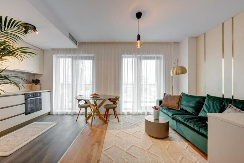 **Charmante zwei-Zimmer-Wohnung mit neuen Möbeln** – 655030337