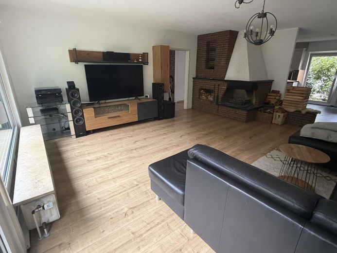 Freistehendes Einfamilienhaus mit schönem Garten und Garage in Aufderhöhe - PROVISIONSFREI – Wohnzimmer 2