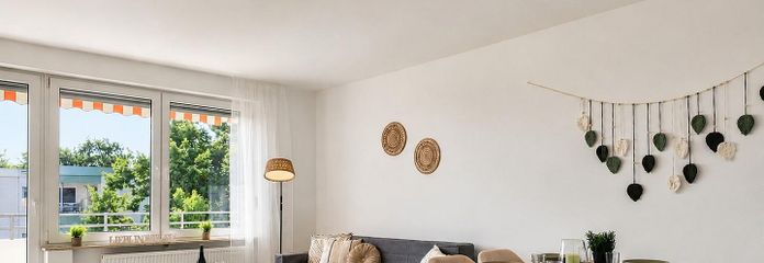Provisionsfrei: Frisch renovierte 4-Zimmer-Wohnung mit großem Balkon & 2 Parkplätzen – Wohnzimmer