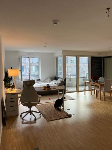 Geräumiges 1-Zimmer Appartment im wunderschönen Marina Quartier HC48 – Wohnraum