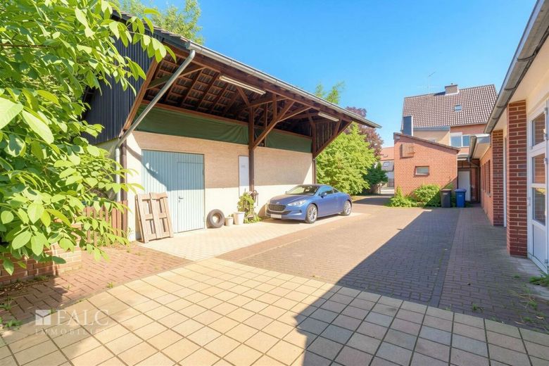 Projektgrundstück in Pulheim-Dansweiler - Wohnen im Grünen, Köln ganz nah – Ansicht Scheune - (KI generiert)