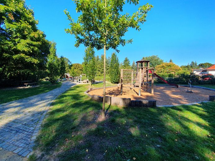 vielfältiger Spielplatz 