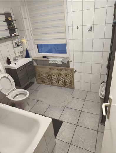 Charmante 2,5-Zimmer Wohnung mit Stadtblick in Essen-Stadtmitte – Bad