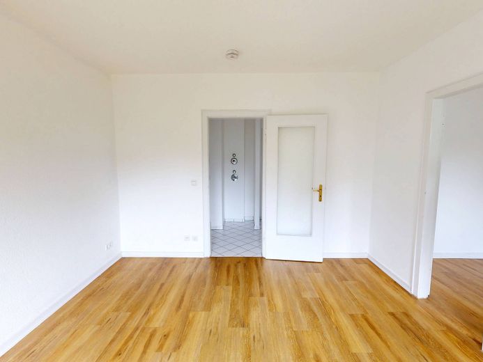 Helle 2-Zimmer-Wohnung mit EBK in ruhiger Wohnlage – Ansicht II: Wohn- und Esszimm…