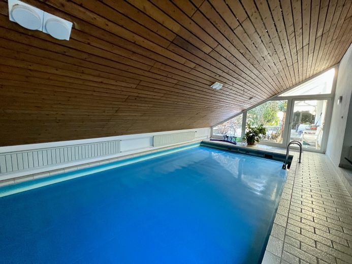 Schwimmhalle