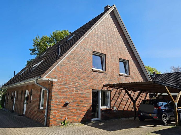 DHH mit Carport