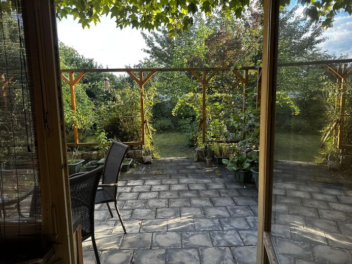 Provisionsfrei, EINFAMILIENHAUS MIT GARTEN in begehrter Wohngegend Dessau-Ziebigk – Blick auf Terrasse