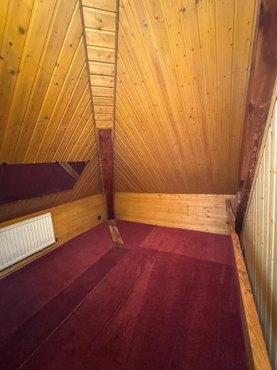 Provisionsfrei in Westend: Helle bezugsfreie 3-Zimmer Dachgeschosswohnung am Steubenplatz – Alcove