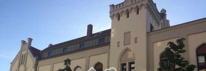 Working where others go on holiday – Office building with a view of Lake Tiefwarensee