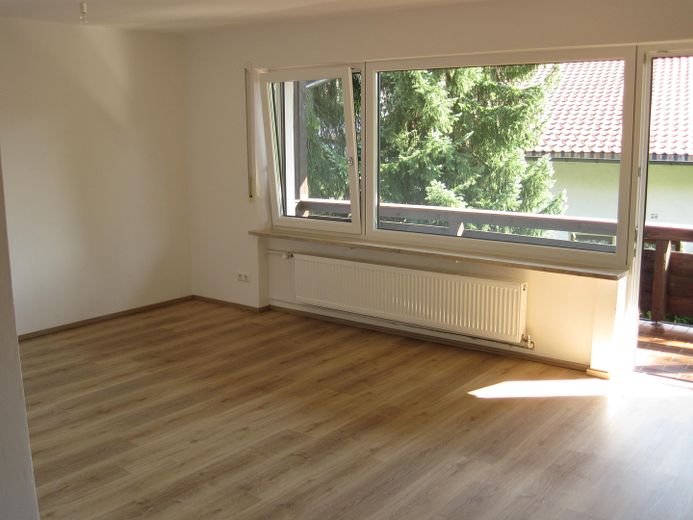 Zur Kapitalanlage! Inzell - zentrale, sonnige 2-Zimmer-Wohnung - provisionsfrei! – Wohnzimmer