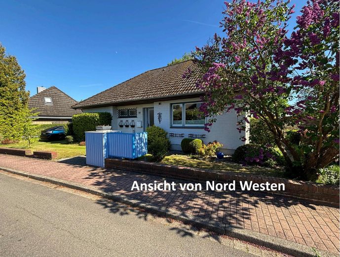 Architektenhaus in ruhigem Wohnviertel für Familie mit HomeOffice – Ansicht Nord West