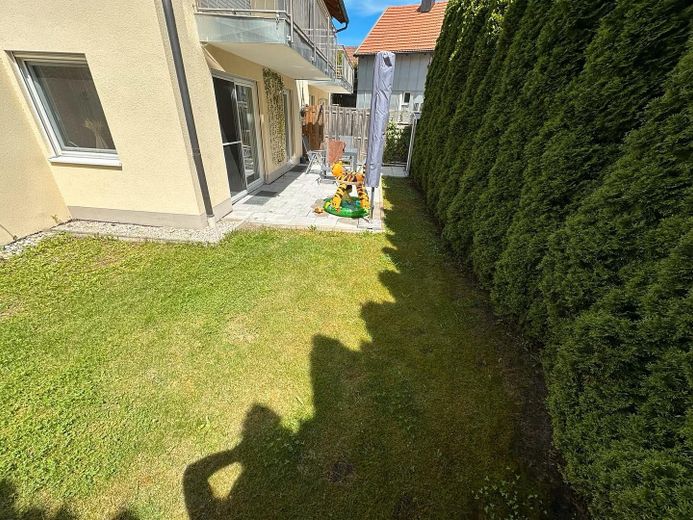 Raumwunder in Bestlage -Stillvolle DHH mit 7 Zimmern & TOP Energieeffizienz A+ – Garten