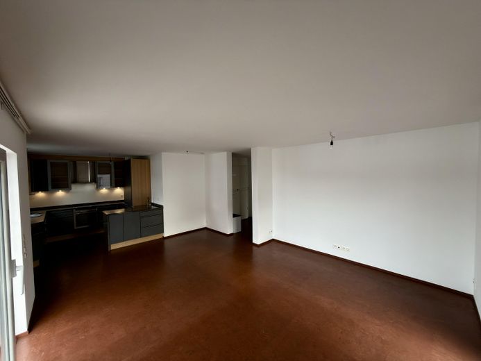 Charmante 2-Zimmer-Wohnung mit Balkon, 2xTG-Stellplätzen und Ausbaupotenzial in Nürnberg-Wöhrd – WZ1