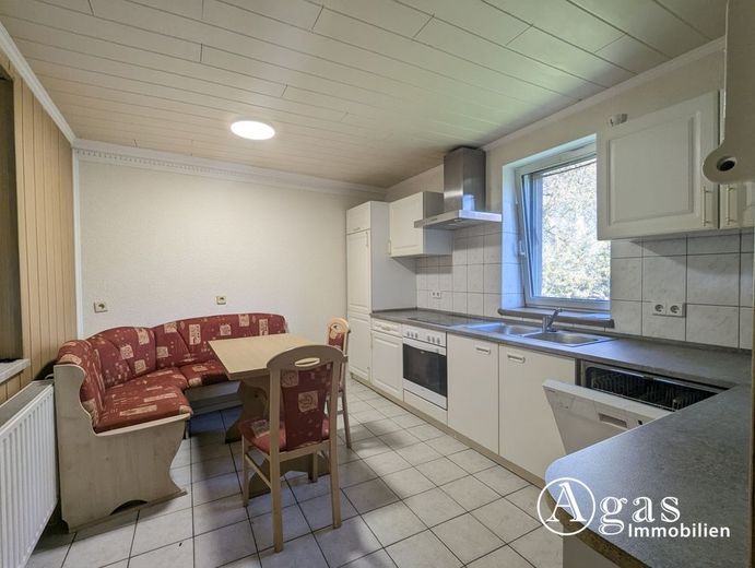 Einfamilienhaus mit Nebengebäuden auf großzügigem Grundstück – Küche