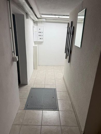 Casa unifamiliar con 1209qm de terreno y más de 250qm de superficie útil – Gang im Keller