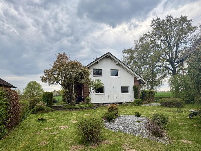 Casa unifamiliare indipendente con garage, terrazza, balcone e ampio giardino – Foto 10