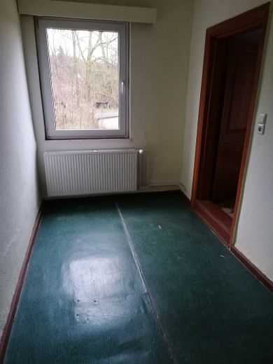 große Gutshaushälfte mit tollem Grundstück am Naturschutzgebiet, sehr ruhig gelegen – Flur, EG rechts