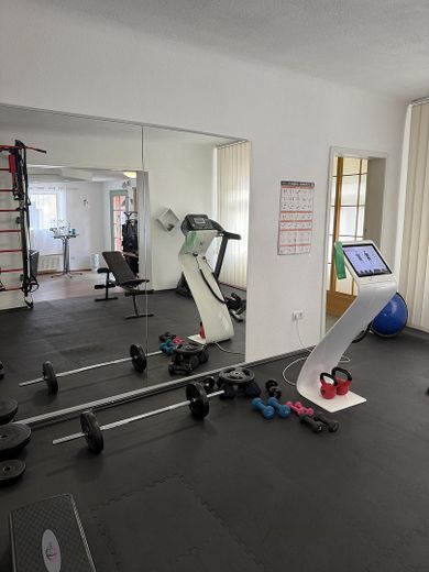 Attraktive Gewerbe, Büro oder Praxisräume in zentraler Lage in Schwäbisch Gmünd – Behandlungs / Trainingsfläche